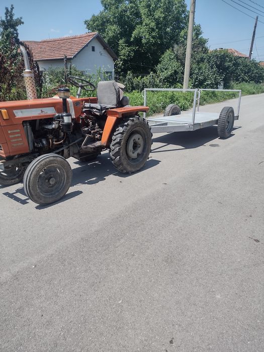 Голямо ремарке за автомобил или джип или трактор.