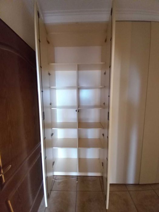 Гардероб вграден за коридор, мдф, затвряне с магнити и пуш бутони