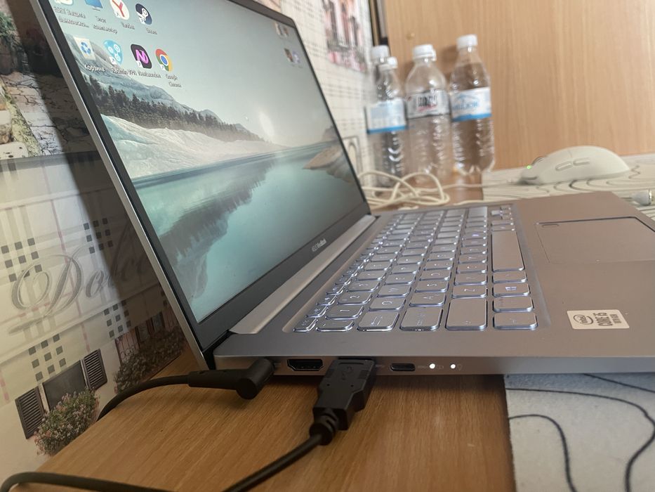 Продам ноутбук Asus Vivobook 15