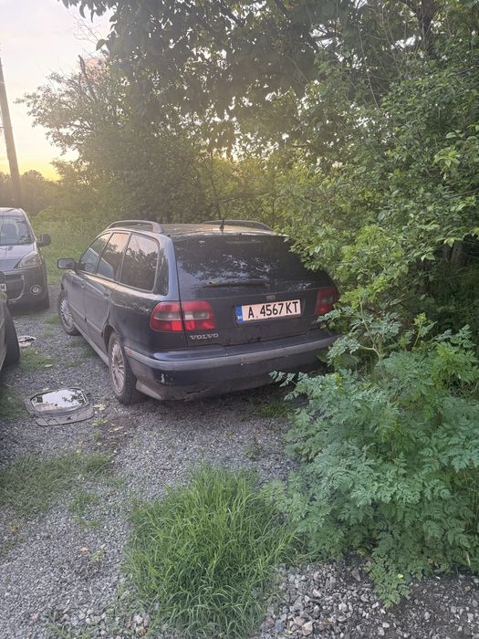 Два автомобила в движение