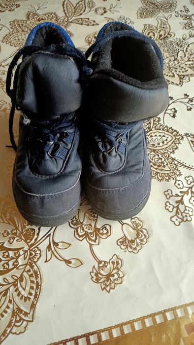 Продам детскую обувь: ботинки