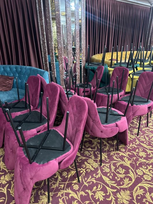 Стулья диваны в хорошем состоянии