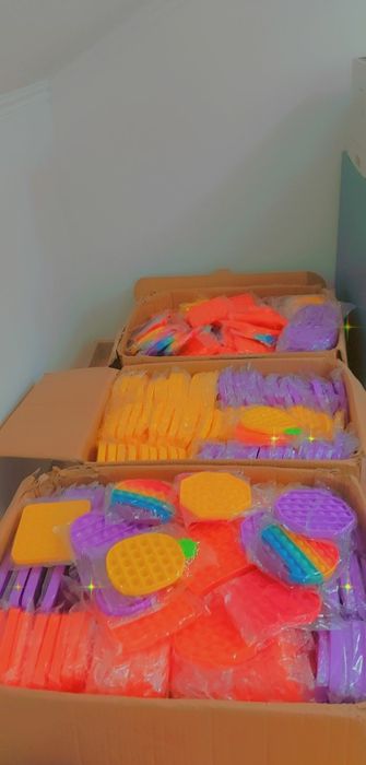 Popit 600 de pop it diferite culori, forme si modele. Cerc, unicorn