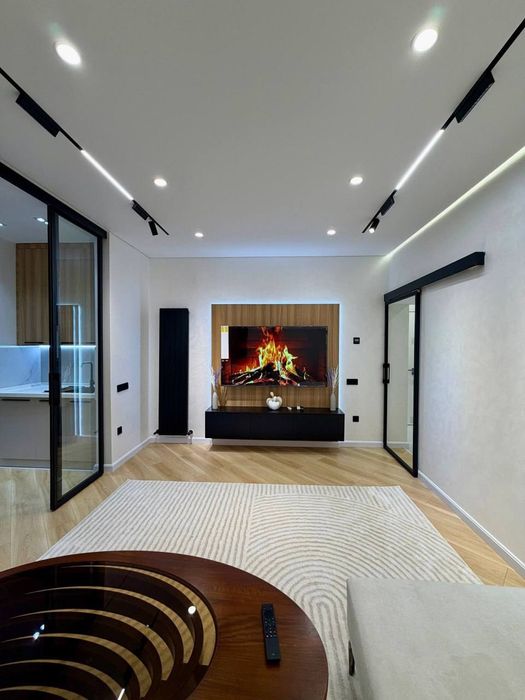 Сдаётся 2 в 3х комнатная в долгосрочную  аренду.  На против жк Инфинит