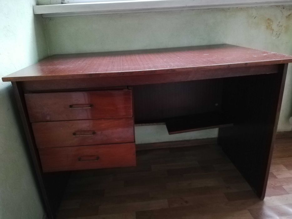 Письменный стол продается