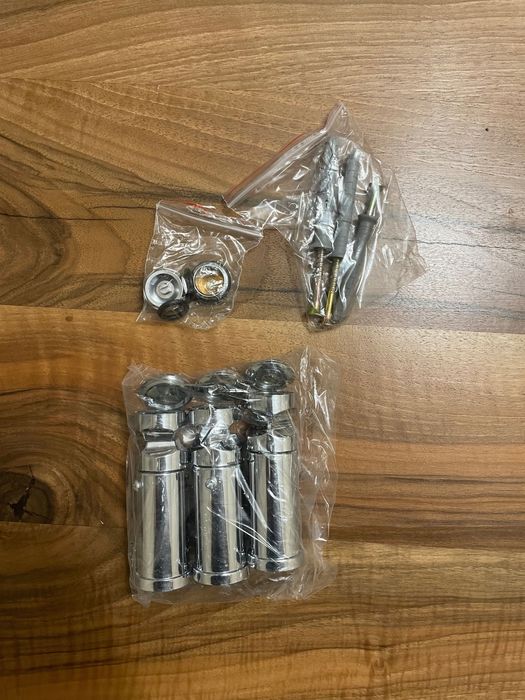 Конзоли за монтаж на лира за баня хромирани