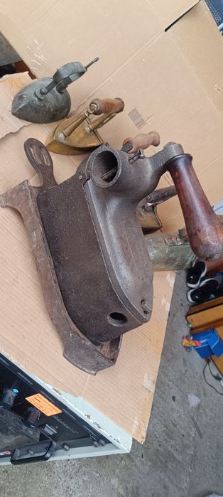 Un vechi fier de călcat pe jar