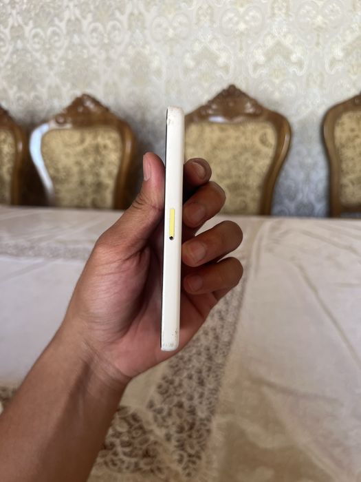 Iphone 5c srochna sotiladi