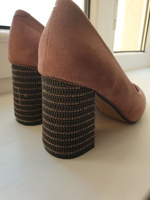 Продаю туфли новые