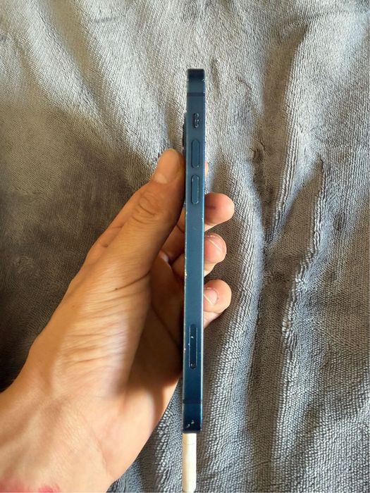 Iphone 12 albastru
