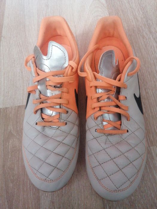 Стоношки лото чисто нови и бутонки Nike номер 39