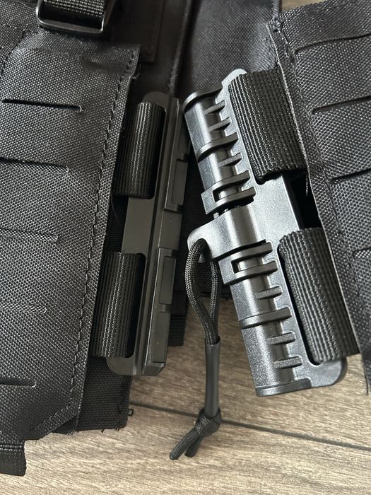 Тактически жилетка с MOLLE система + множество джобове.