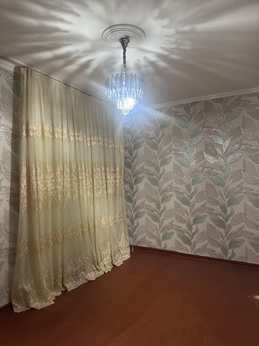 Chirchiq 8-mikr 2 xonali kvartira 56m² remont bilan