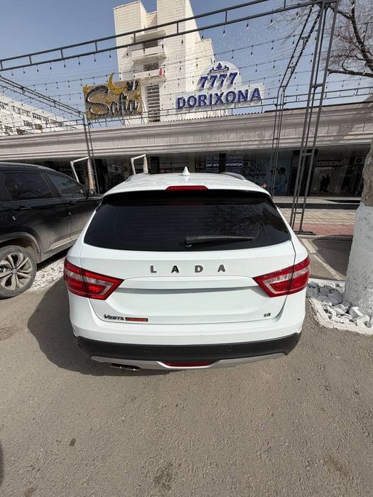 Продается лада Веста св кросс 1.8 механика 2019г.в.