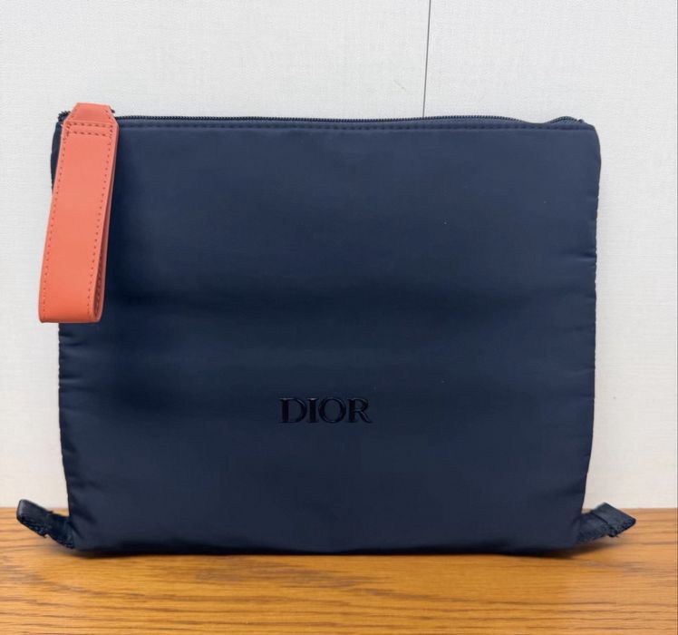 В наличии! Косметички Dior