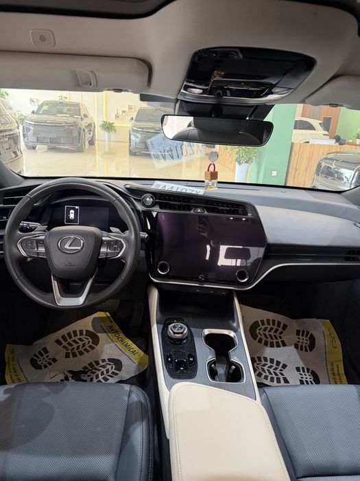 Lexus rz450E 2025 модель