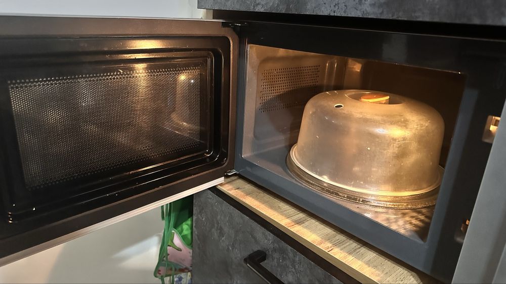 Продаю микроволновую печь