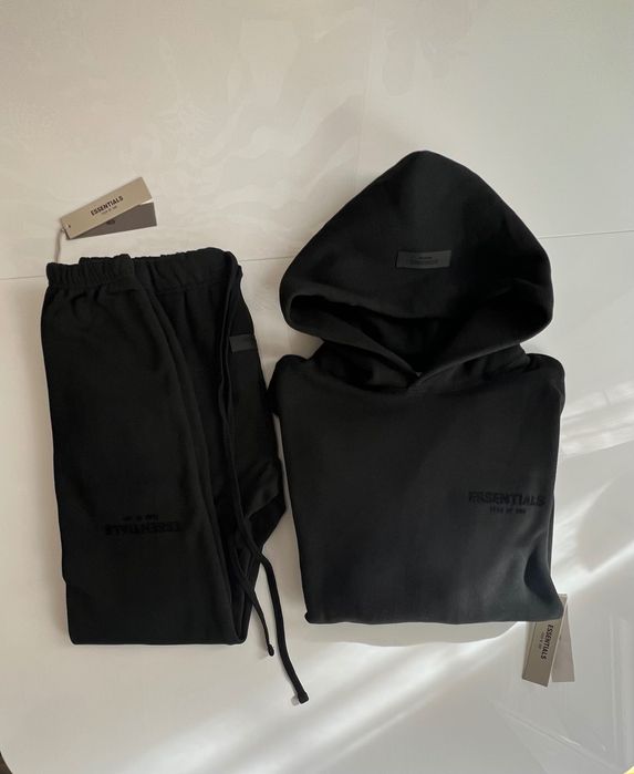 Памучен Essentials черен сет- суичер и панталон. Размери S и M.