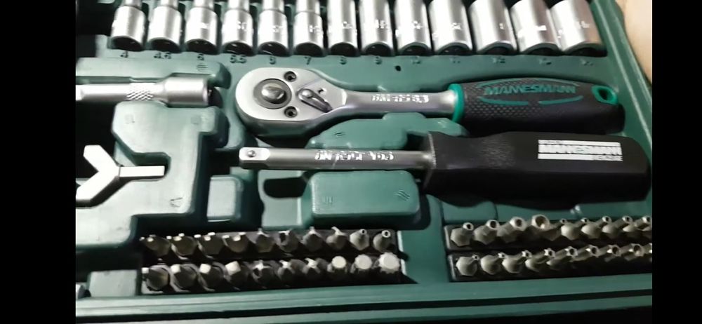 Комплект гаечни ключове 130  броя от хром-ванадиева стомана