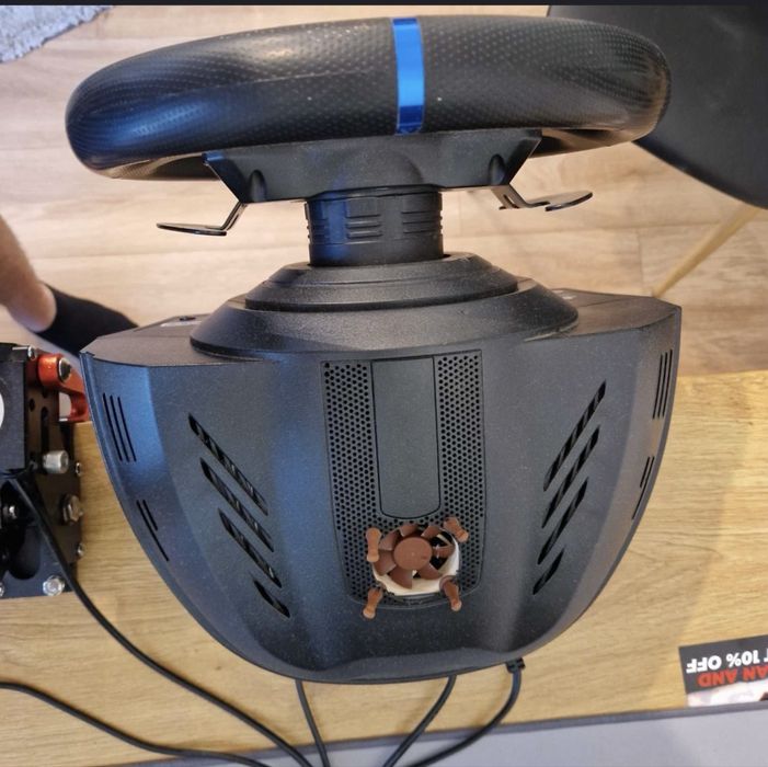 Волан Thrustmaster t300rs със скоростен лост и ръчна спирачка