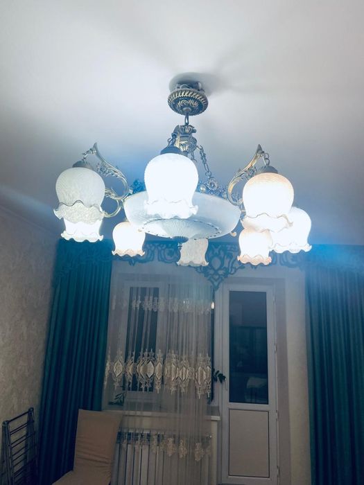 Продам люстру в хорошем состоянии, цена 15000