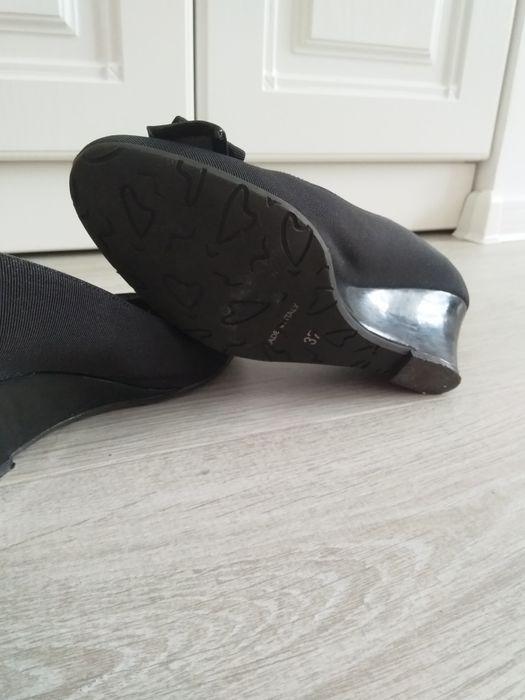 Vând pantofi negri, eleganți, material textil, mărimea 37
