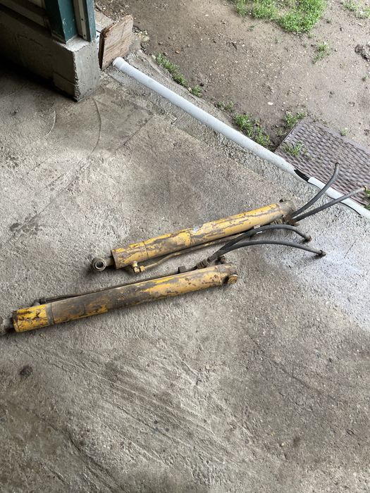 Pistoane hidraulice excavator – pentru cupă / braț, stare bună