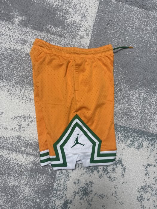 pantaloni scurti jordan portocali S