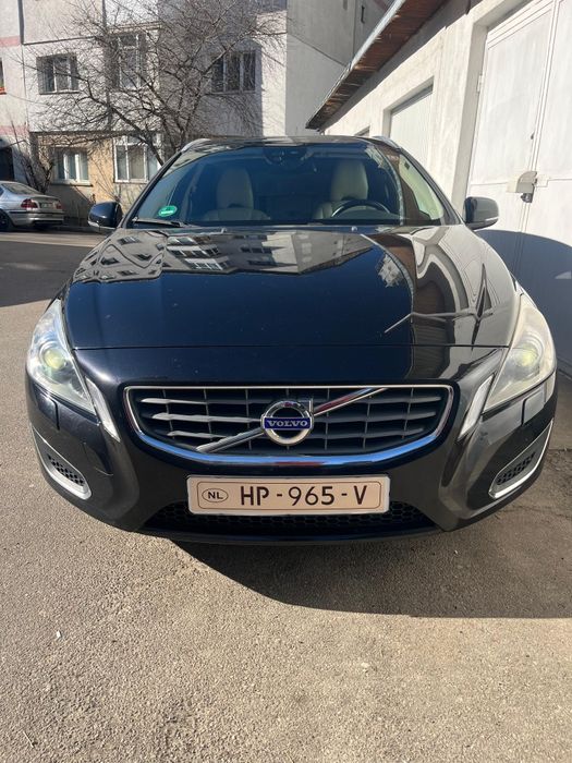 Volvo V60 2.0tdi 5 cilindri recent adusă