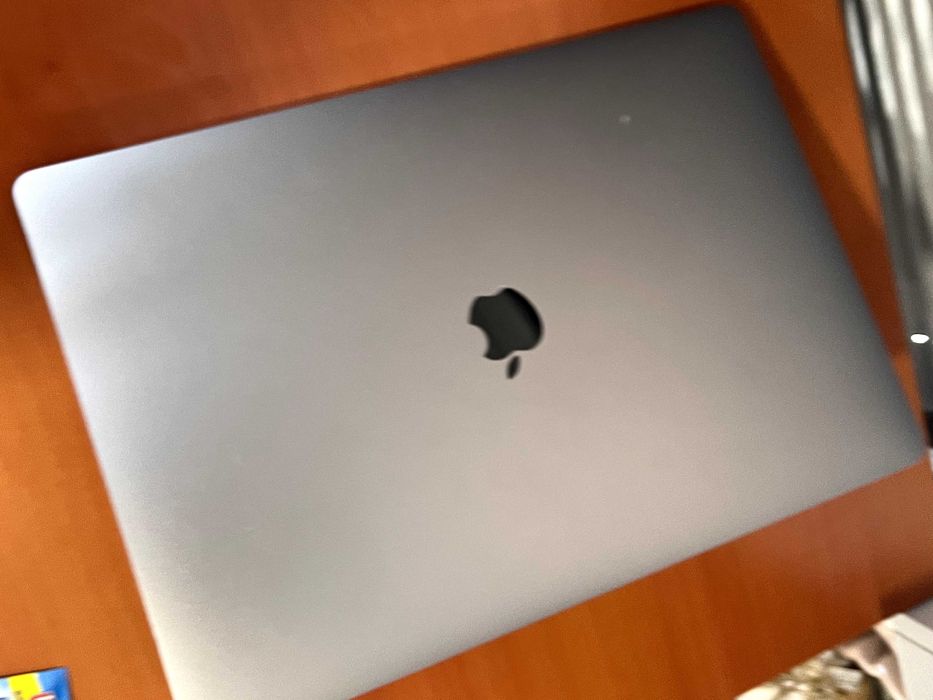 Macbook Pro 2018 15" 2.6Ghz i7 500GB