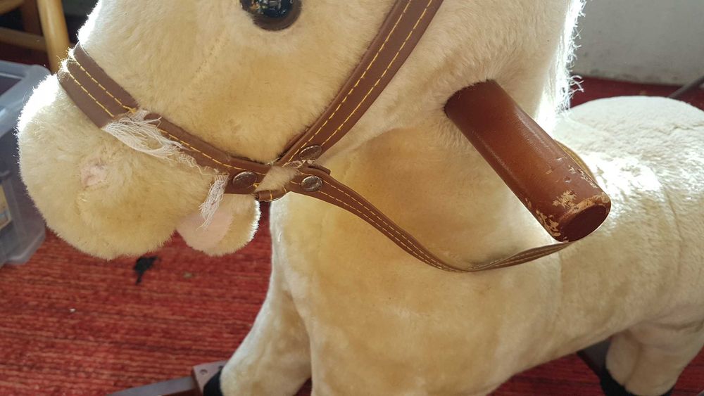 Детско люлеещо конче