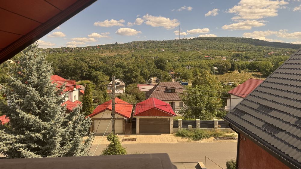 Vila de vanzare 300 mp si teren 500 mp