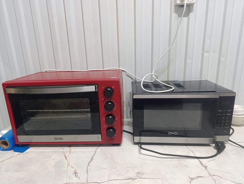 Кухнияға арналған стол стулдер бар