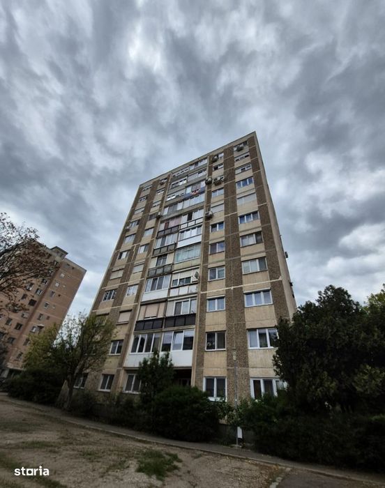 Apartament 4 camere Vlaicu Lebada etaj intermediar, decomandat