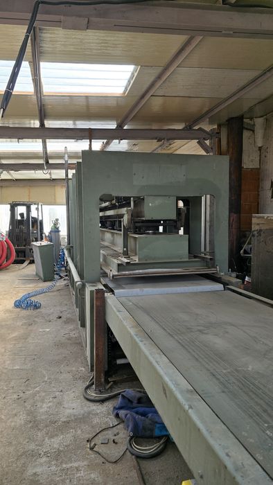 Presa hidraulica COLOMBO incalzita pentru panouri din lemn / parchet