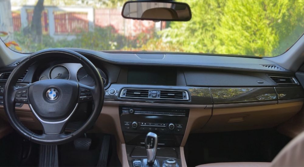 Vând seria 7 740D xDrive ( dauna)
