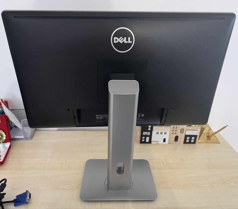 Монитор на Dell - 22 инчов