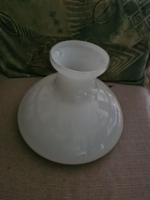 Продаётся лампа настольная.