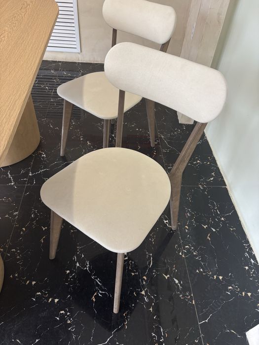 Стол и стулья в отличном состоянии