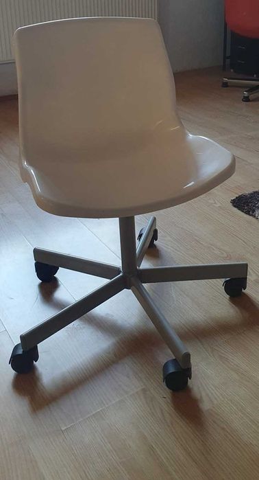 Scaun reglabil Ikea ( CA NOU )