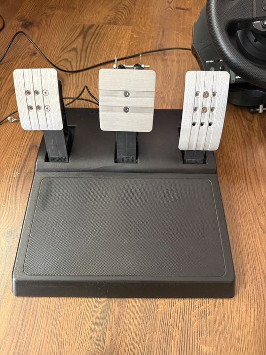 Thrustmaster T300 Force Feedback + T3PA 3 педала – PS4/PS5/PC