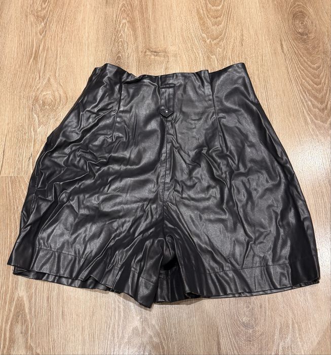 Шорты из эко кожи Zara