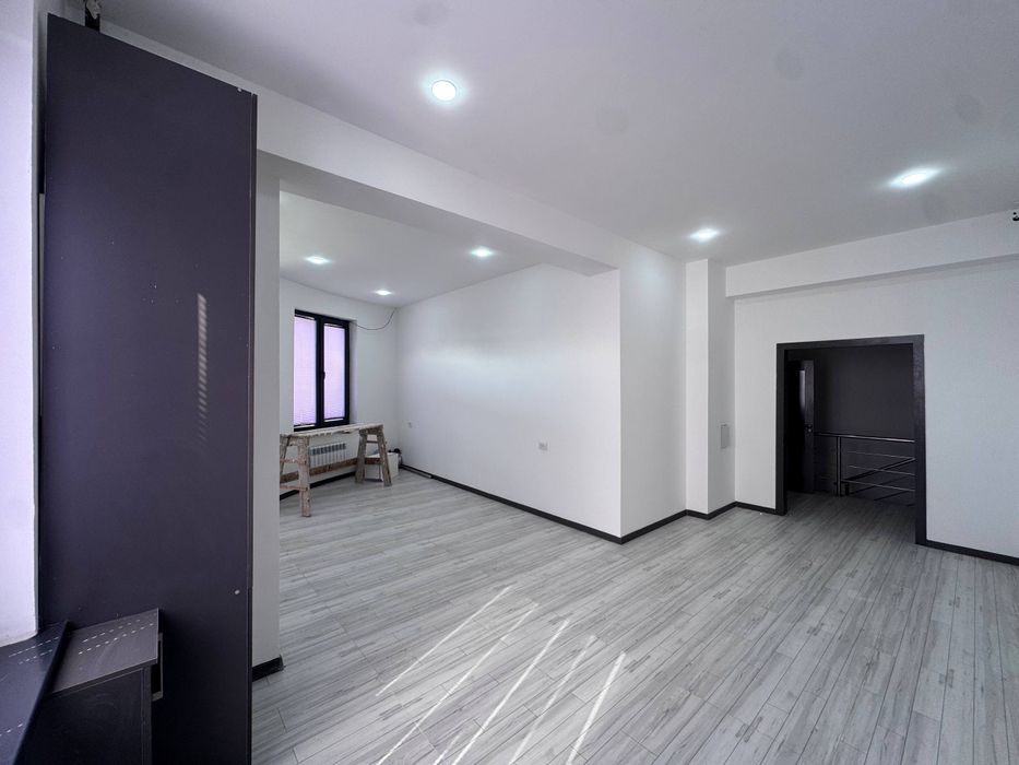 Сдаётся нежилое помещение под офис. 242м2. 1900 y.e