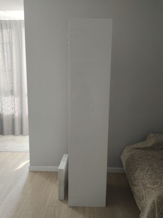 Продам узкий шкаф