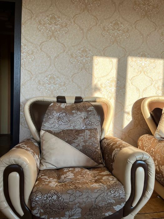 Прдаю диван с креслом