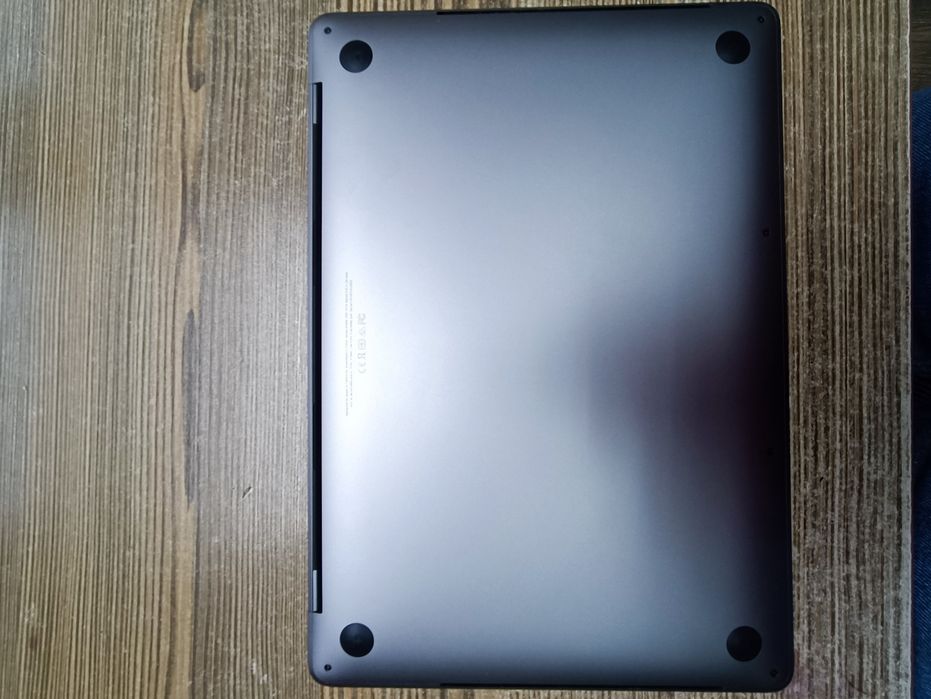MacBook Pro (13 - inch,-2018) + Magic Mouse 2