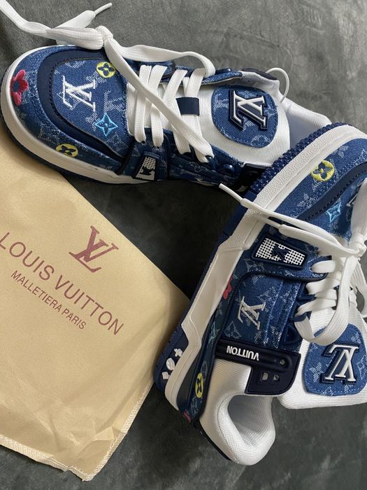Vand adidasi noi de barbati Louis Vuitton