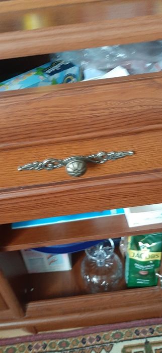 Комод коричневого цвета