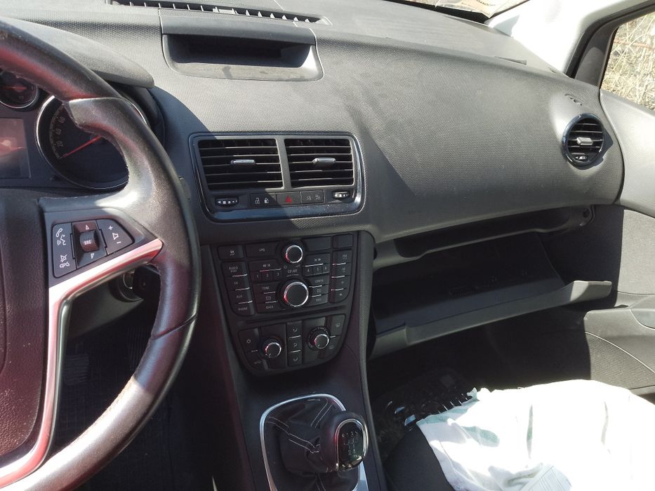 Продавам на части Опел Мерива 1.4Т 2014г