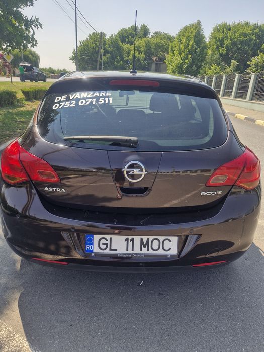 Opel Astra J 2011